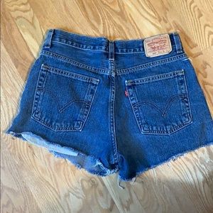LEVI'S DENIM SHORTS